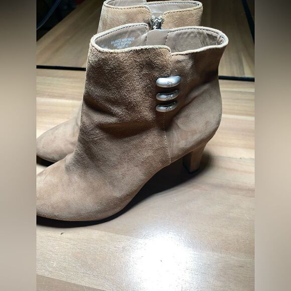 Anne Klein suede booties‎ - Picture 1 of 5